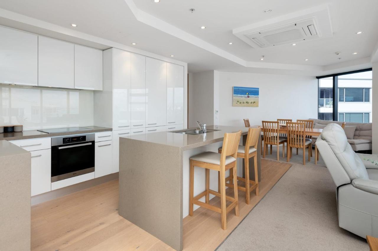 Apartamento Superb Elevated Views Of Harbour With Heated Pool, Gym & Parking Mount Maunganui Exterior foto