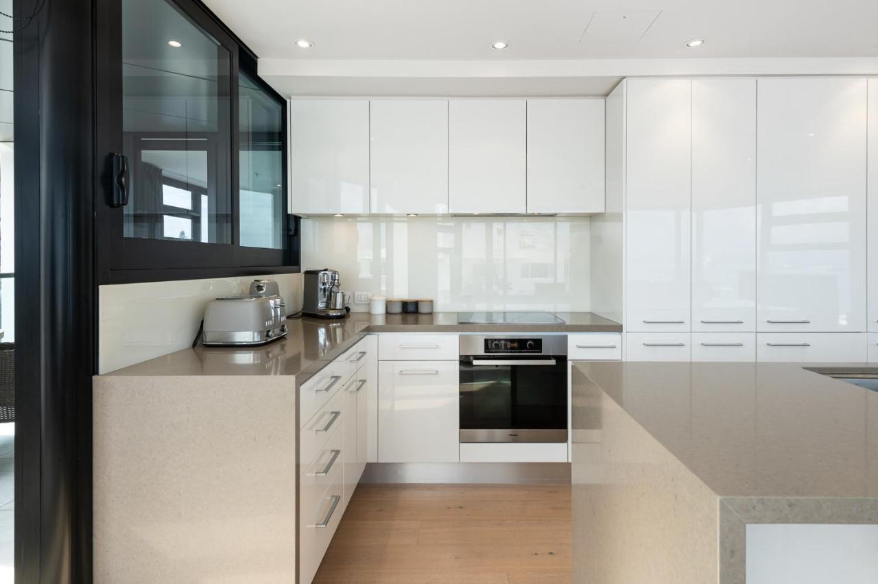 Apartamento Superb Elevated Views Of Harbour With Heated Pool, Gym & Parking Mount Maunganui Exterior foto